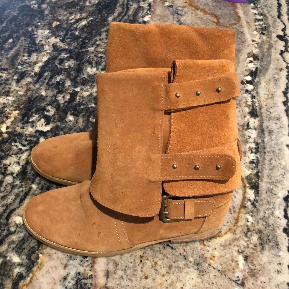 CUTE suede boots